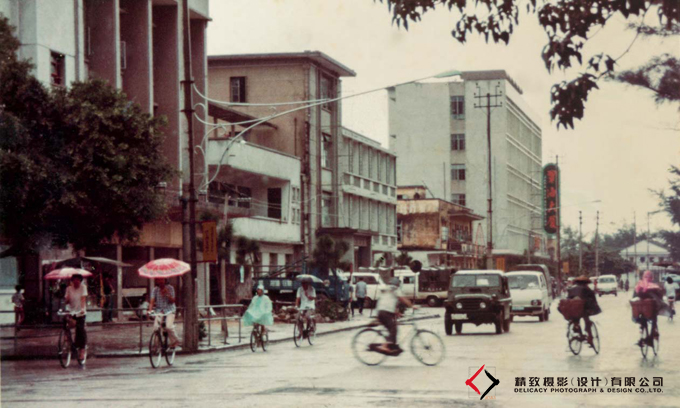 80年代的凤凰路,图中翠海大厦的位置现在伫立着扬名广场-李志均.jpg